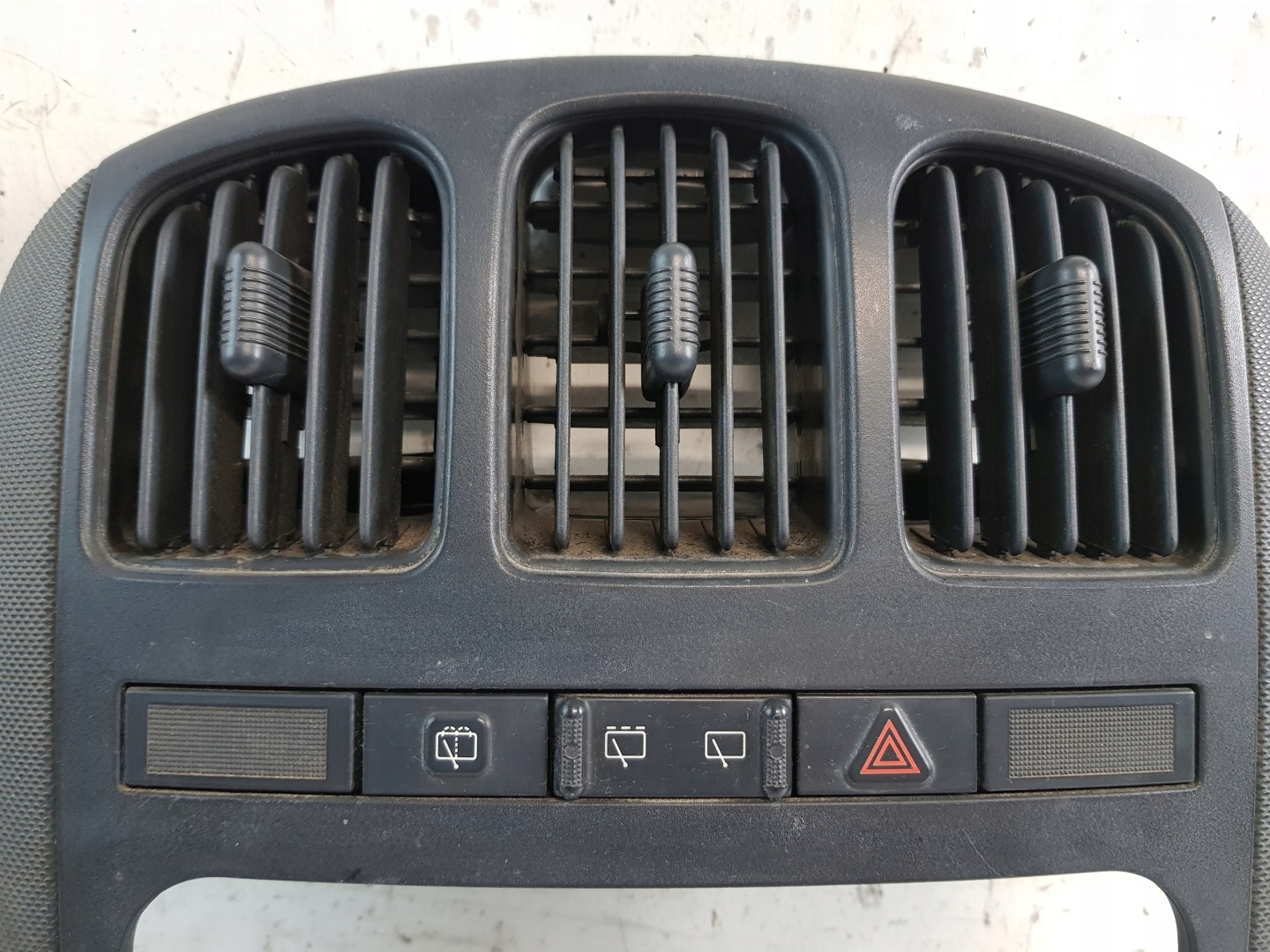 PANEL Moyenne Bouches buses PANEL Bouches buses DODGE CARAVAN IV