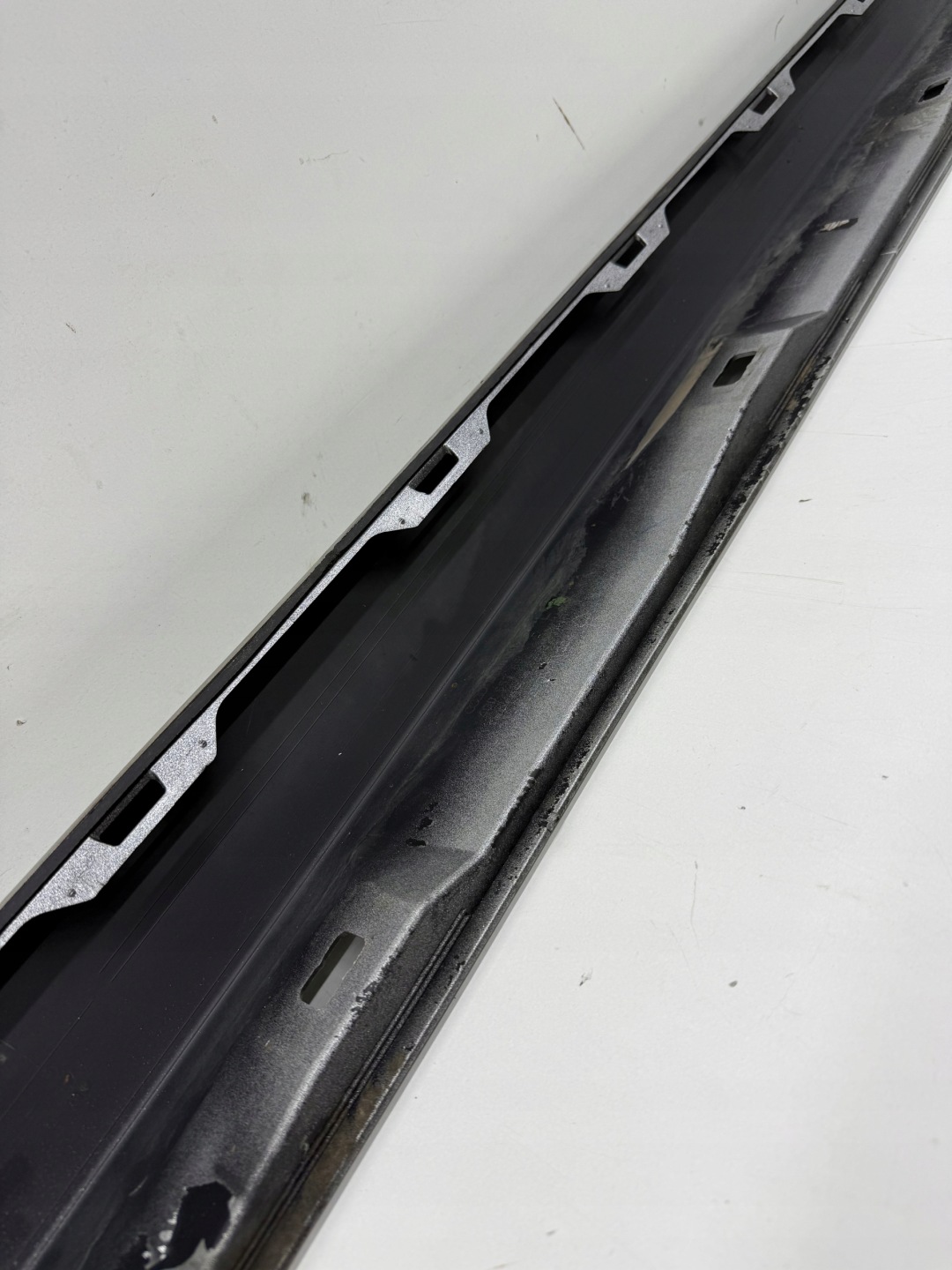 AUDI A6 C7 moulding cap of the threshold threshold left colour LX7W SREBRNA