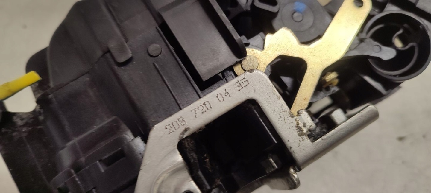 lock front front right Mercedes W208 2,0 compressor;