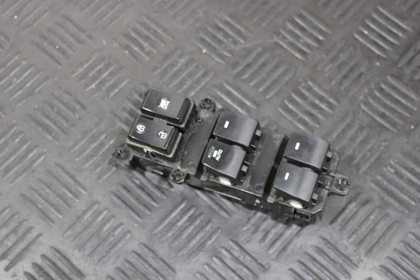 window control switch door left front 3C1490L1310 HYUNDAI TUCSON III 3