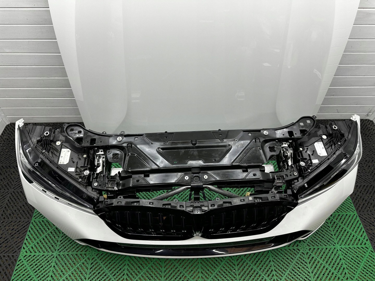 front BMW 3 G20 G21 LCI M PAKIET support panel for radiators bonnet lights
