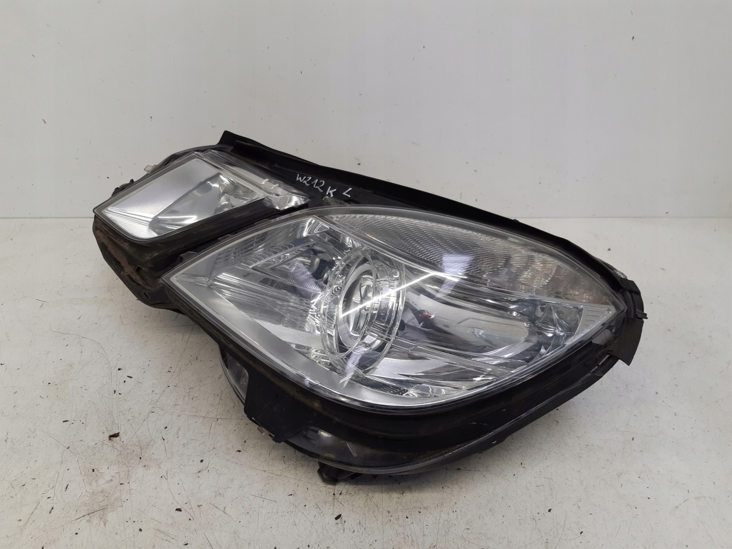 light left front xenon europa 2128205761 Mercedes W212
