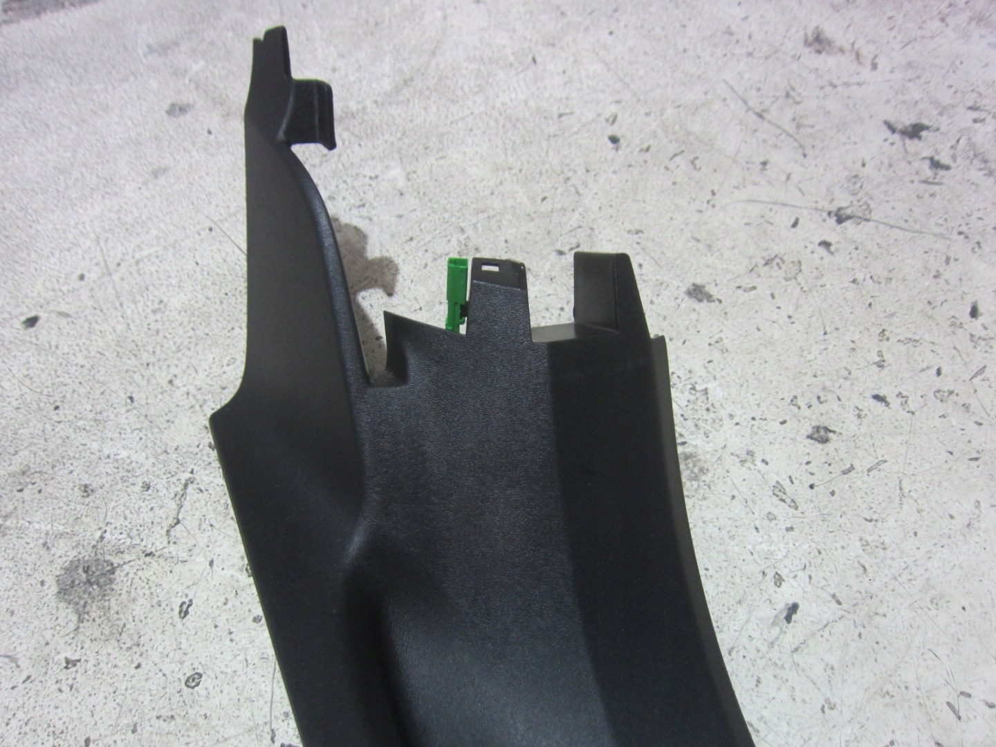 VOLVO XC90 II XC 90 left rear moulding threshold cap cover 31363747