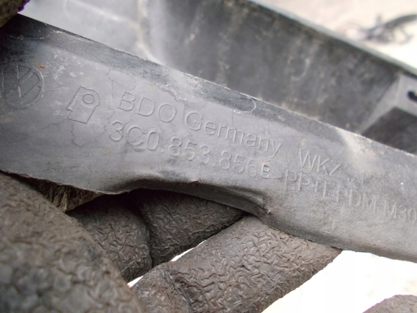 VW PASSAT B6 KOMBI 1.4 TSI 09 cap threshold right 3C0853856B