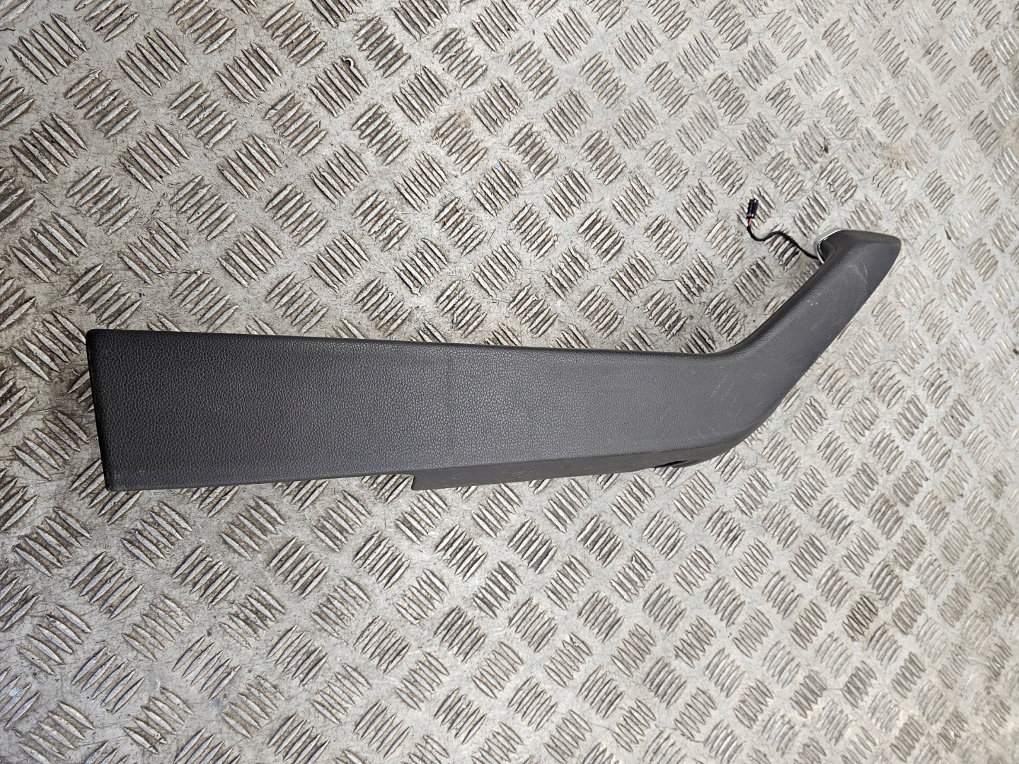 bracket upholstery front left VW original 3G1867179A