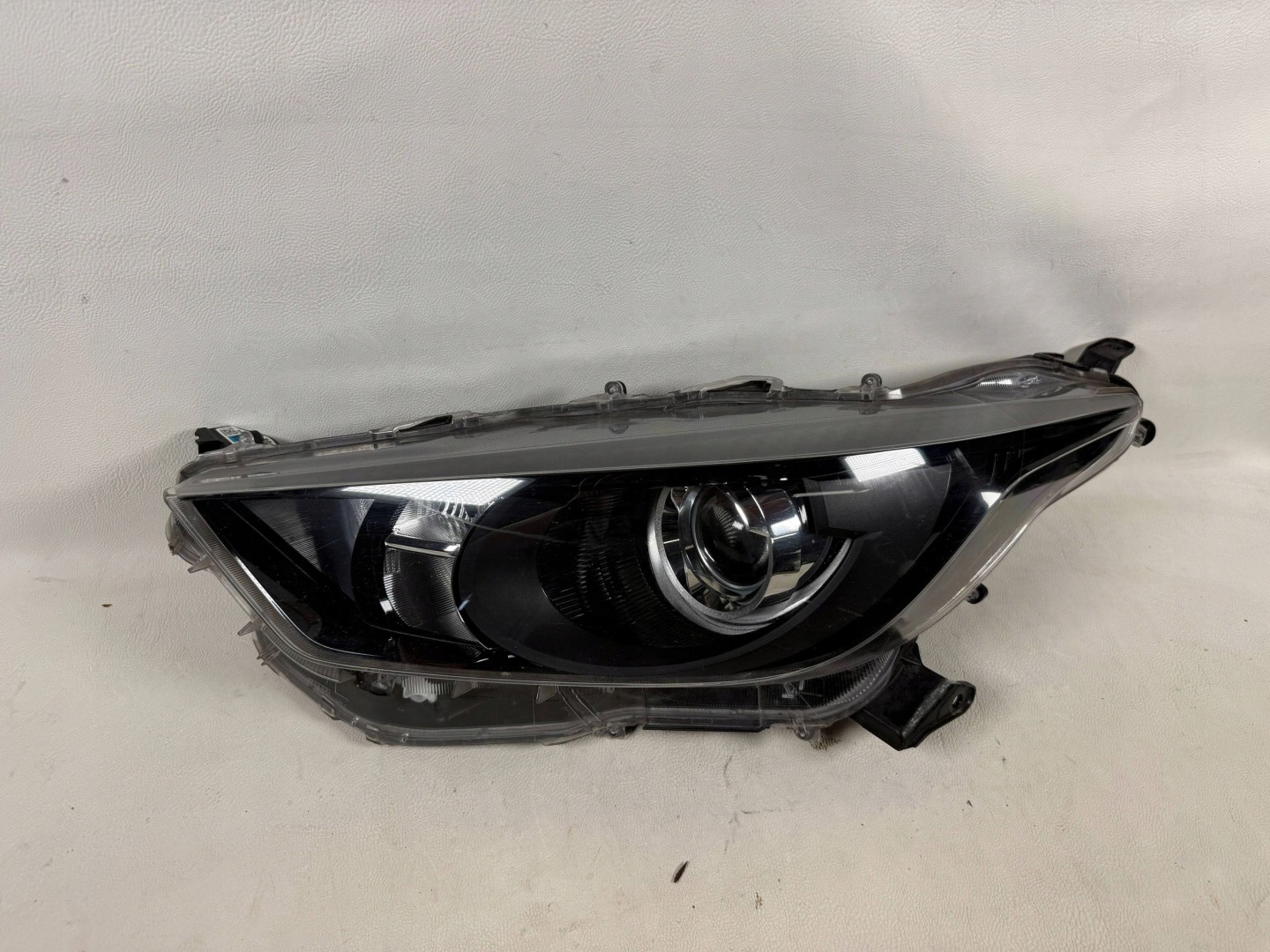Toyota Yaris 4 IV XP210 light led front front left