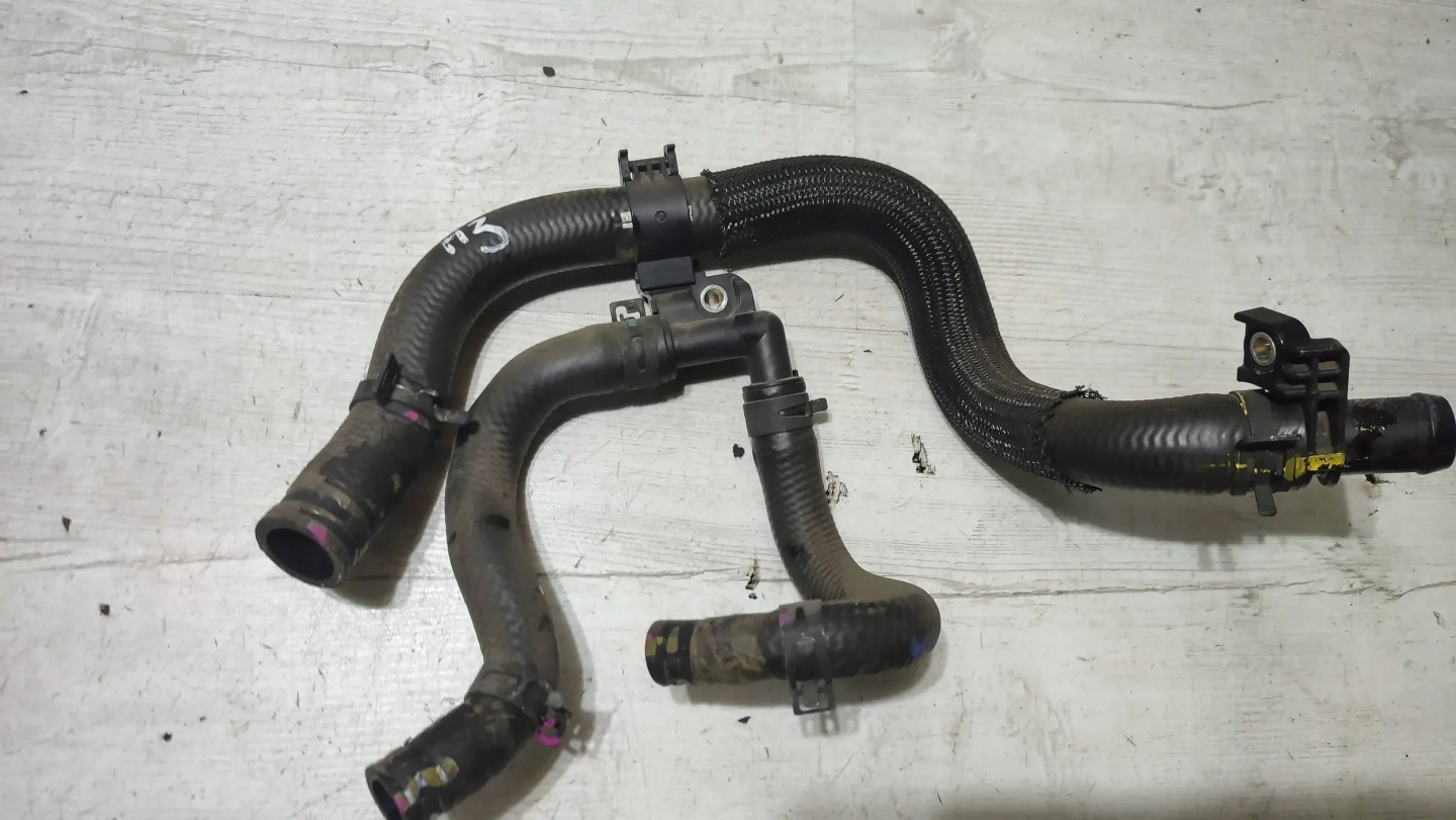Mazda 3 III BM 17r 1.5d hadice chladiče vody