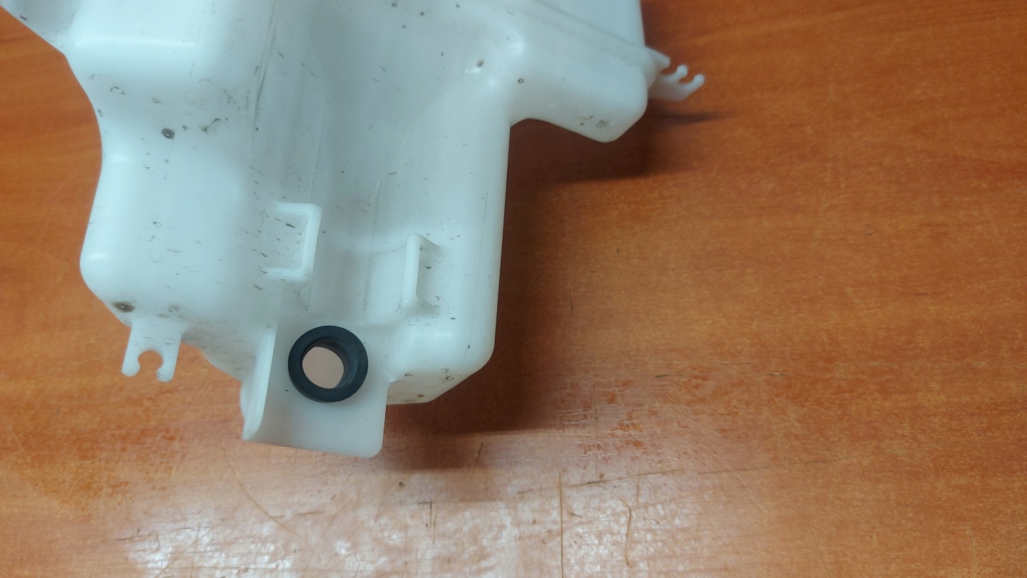 washer fluid tank TOYOTA RAV4 V 18