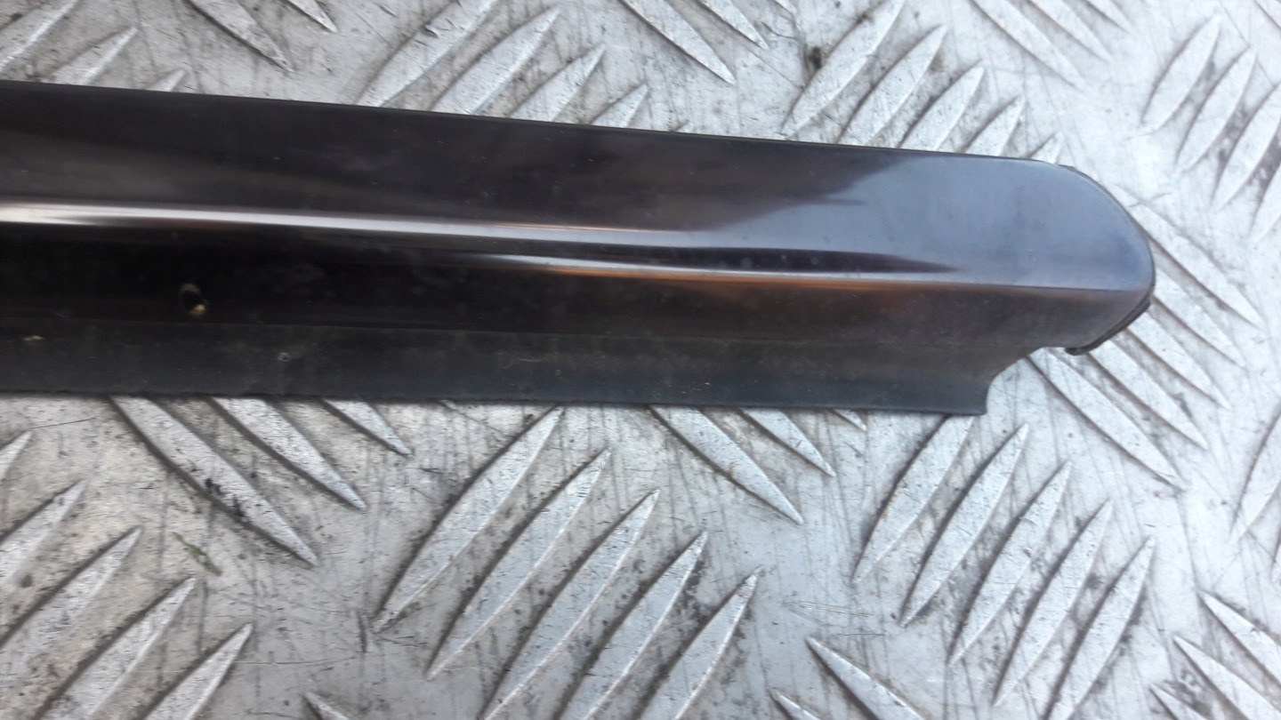 MERCEDES W211 moulding dust left front