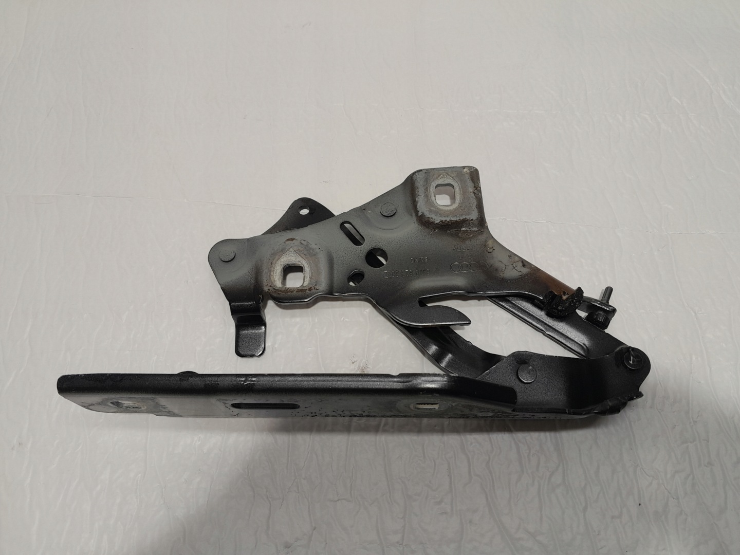 AUDI A4 B9 LIFT sedan sedan hinge bonnets left 8W0823301D