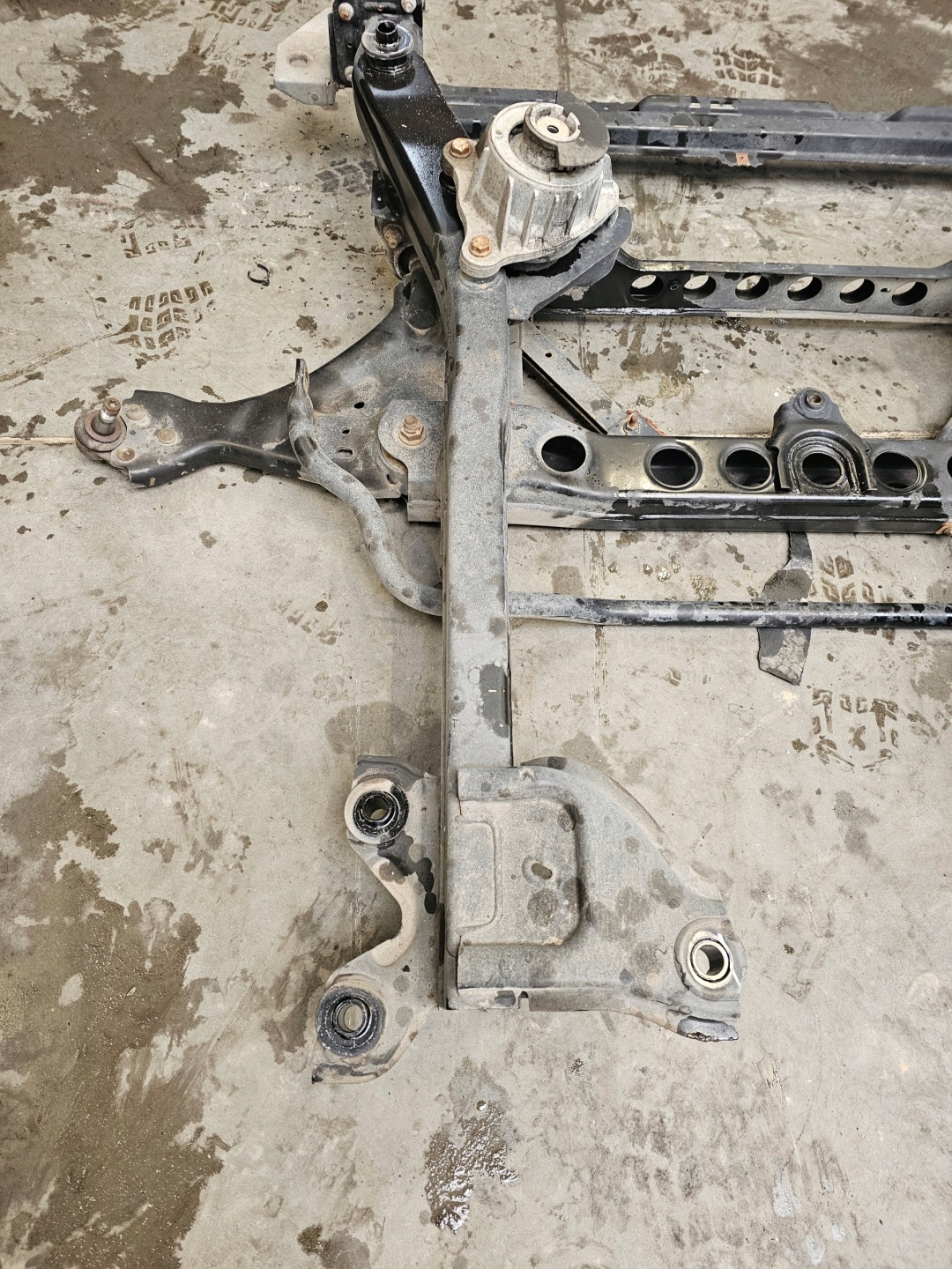 MERCEDES VITO W447 axle beam subframe axle beam front