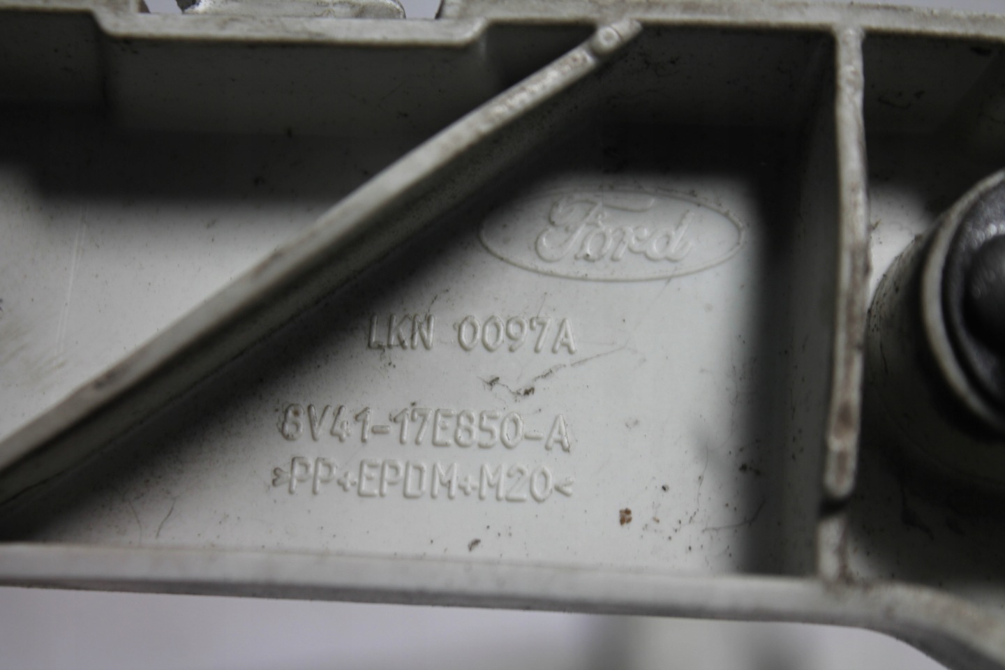 support right rear part rear 8V41-17E850-A KUGA MK1 08-13