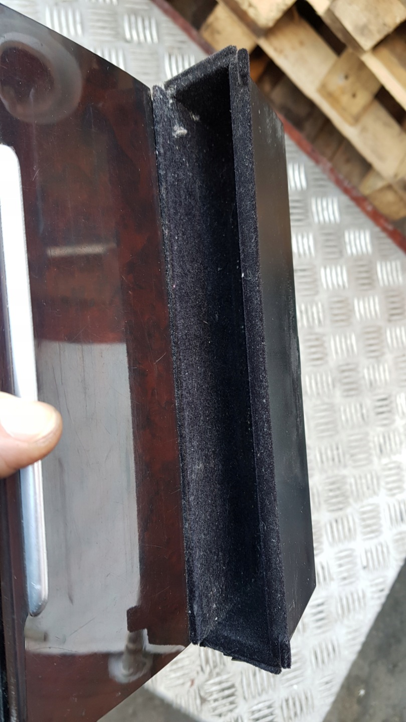 AUDI A8 D2 Aschenbecher Handschuhfach