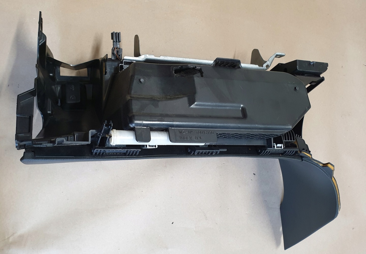 passenger compartment of the passenger front plato MERCEDES E W211 OE EU