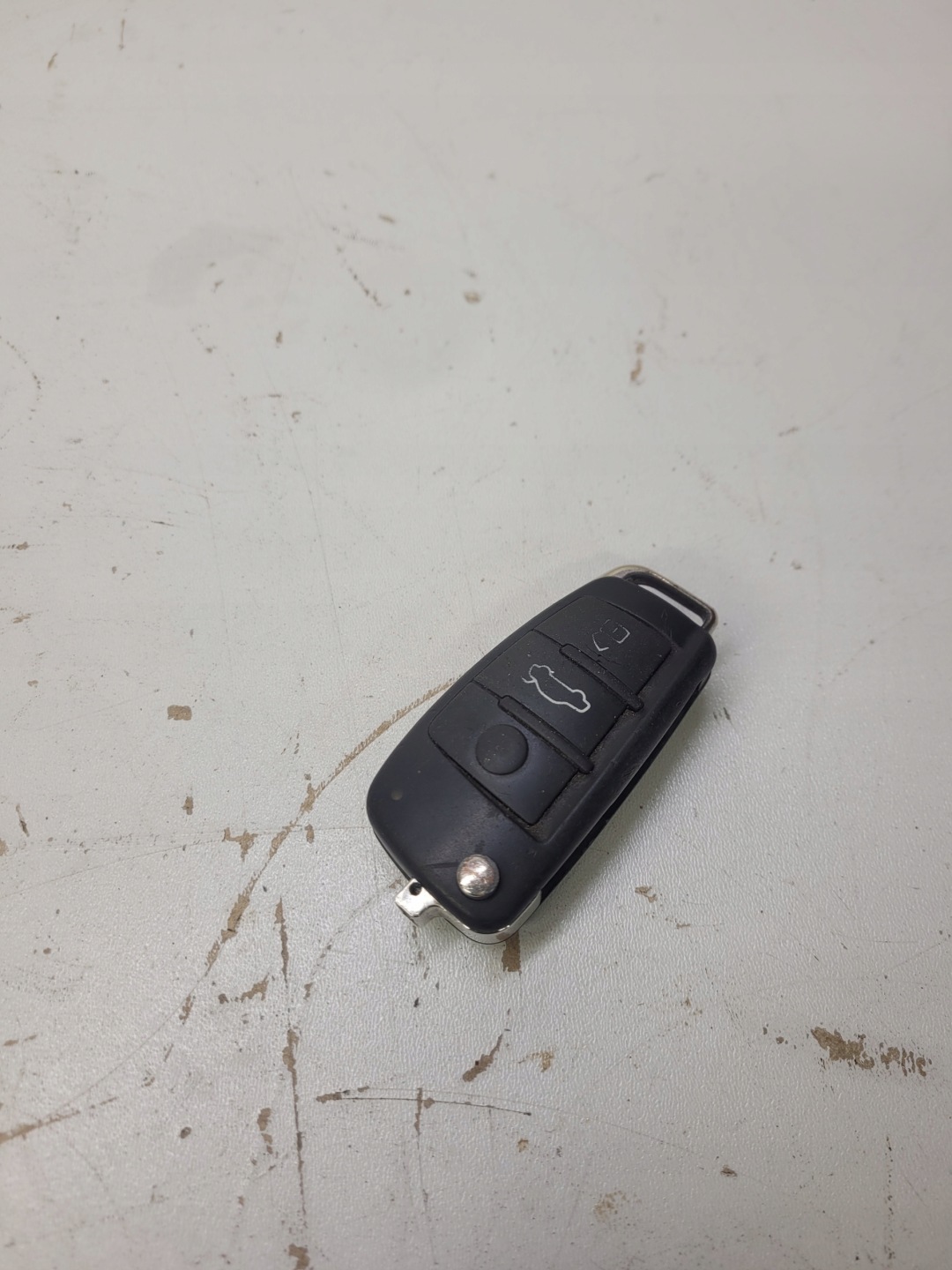 key PILOT SCYZORYK AUDI A1 8X Q3 8X0837220D *3