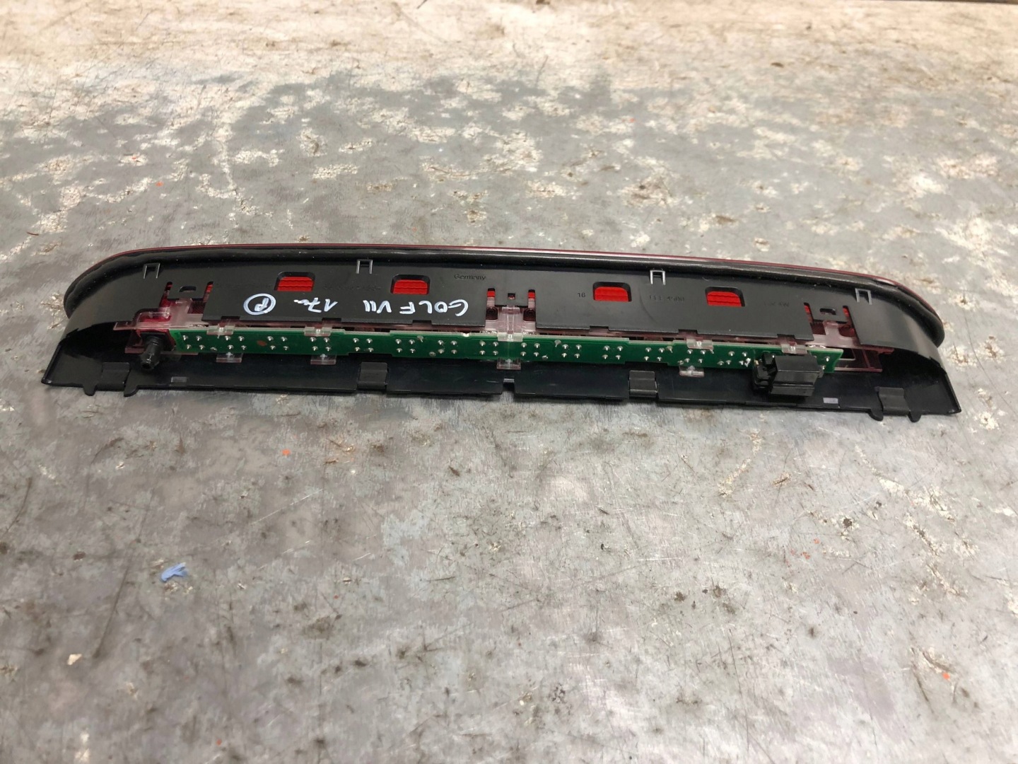 TRZECIE light STOP VW GOLF VII 5G0945087B