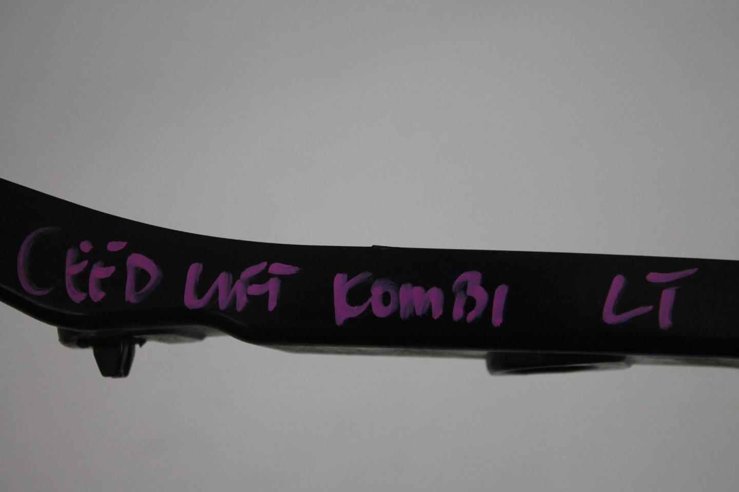 support left rear part rear 86613-1H100 CEED LIFT KOMBI