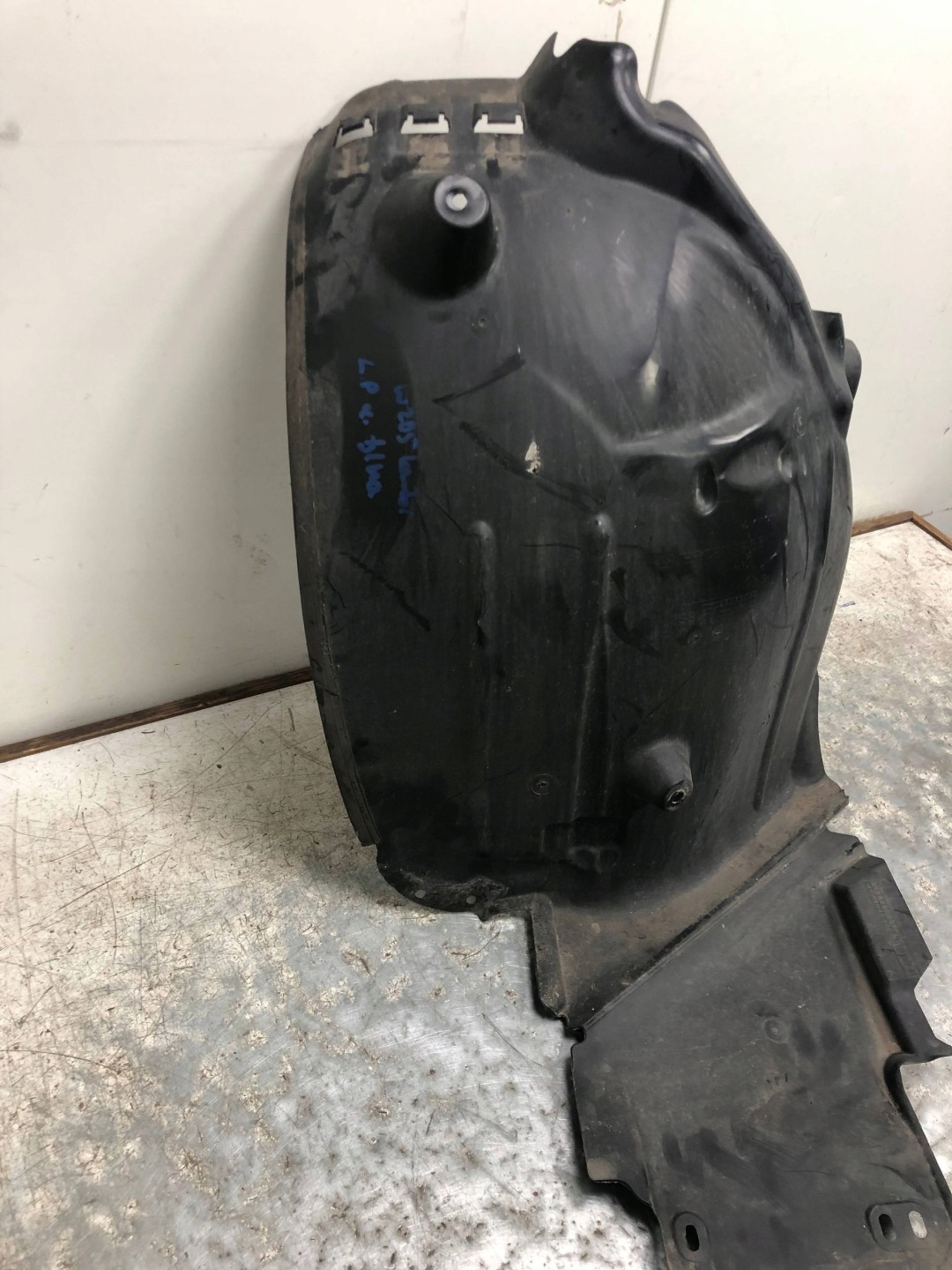 mudguard left front part rear MERCEDES W205 KOMBI A2056913300