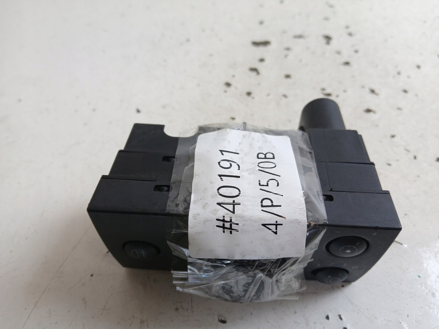 OPEL MERIVA A light switch 93394756