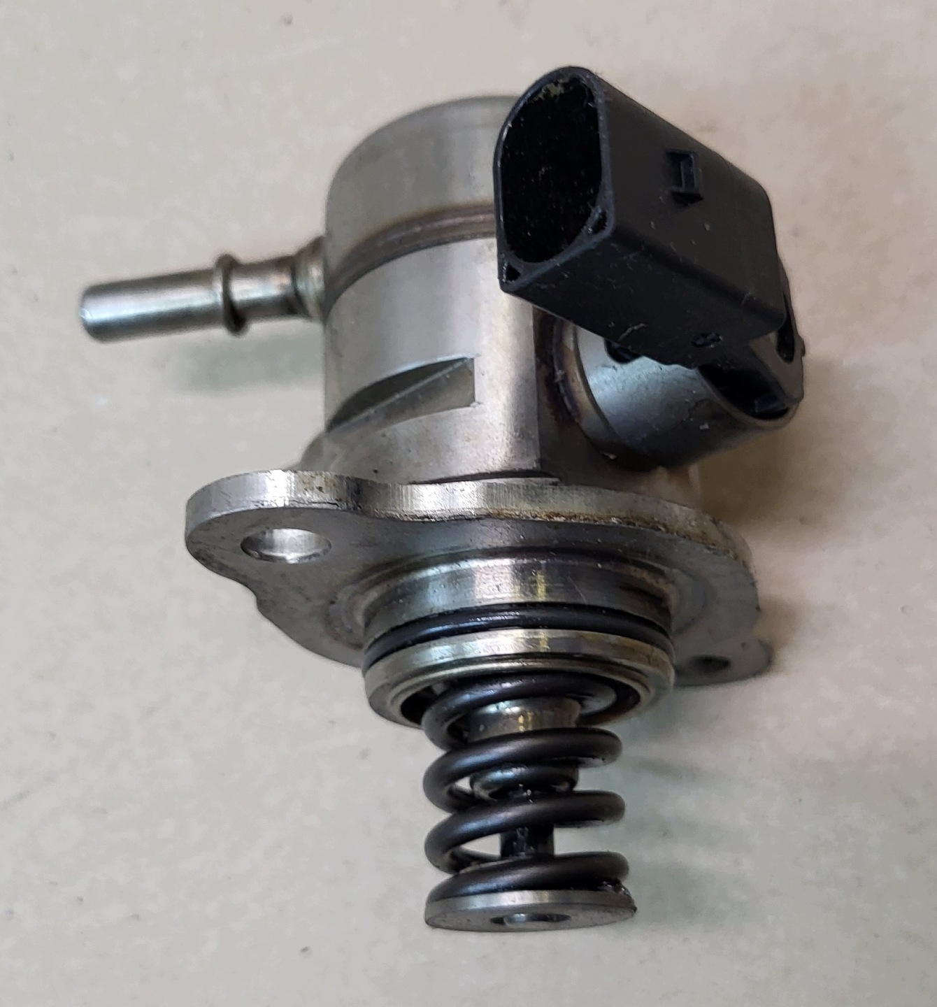 feed pump nozzle sensor VW GOLF VII LIFT 1.5 TSI 05E127027 original