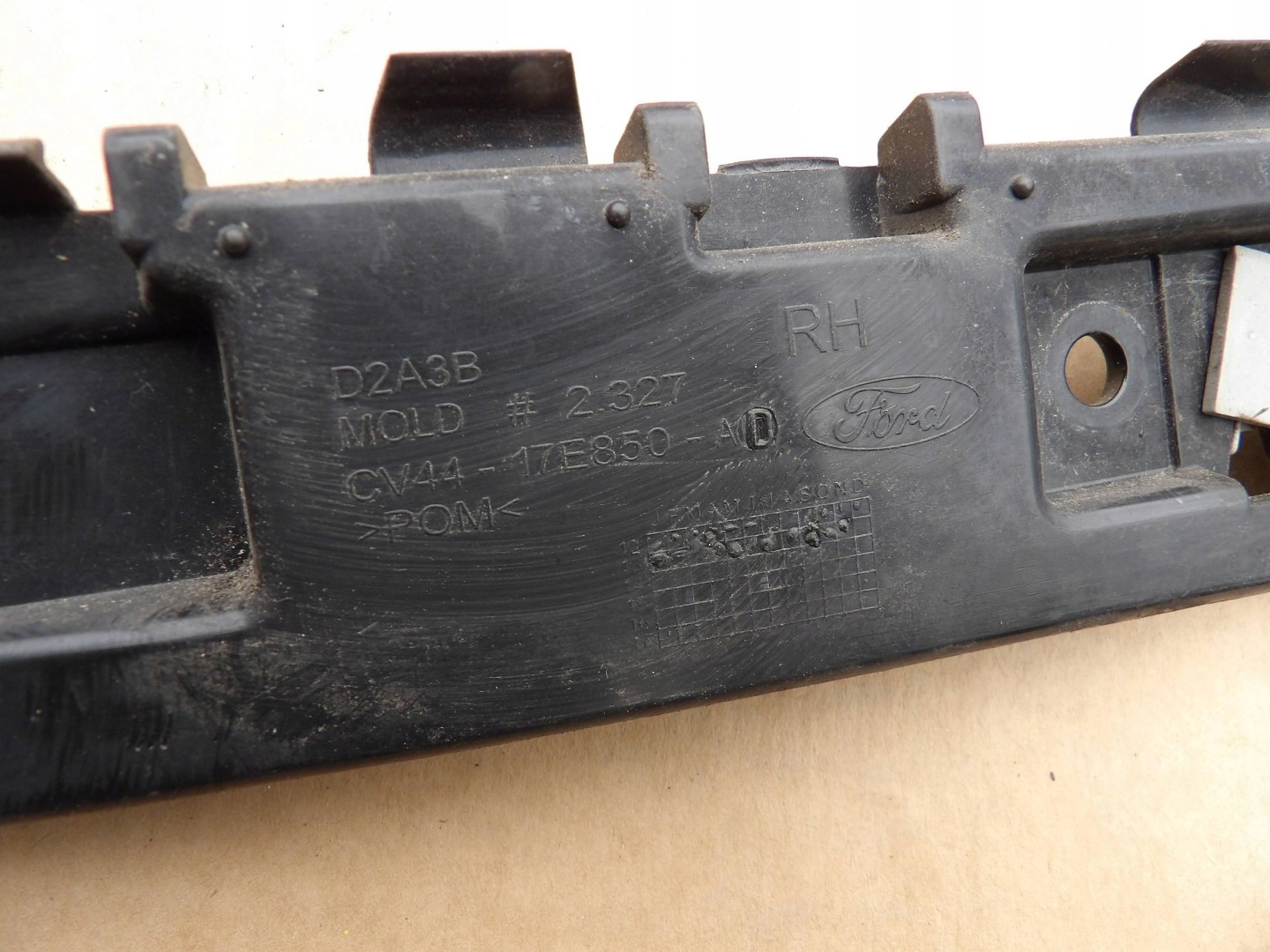 Ford Kuga MK2 Arrière Bouche buse Droit Poignée / Support plaque Pare choc Arrière Support