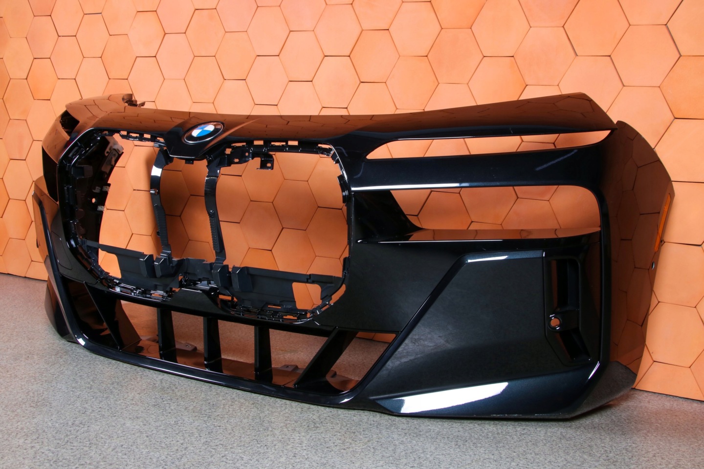 BMW 7 G70 i7 m-packet bumper front USA colour 475