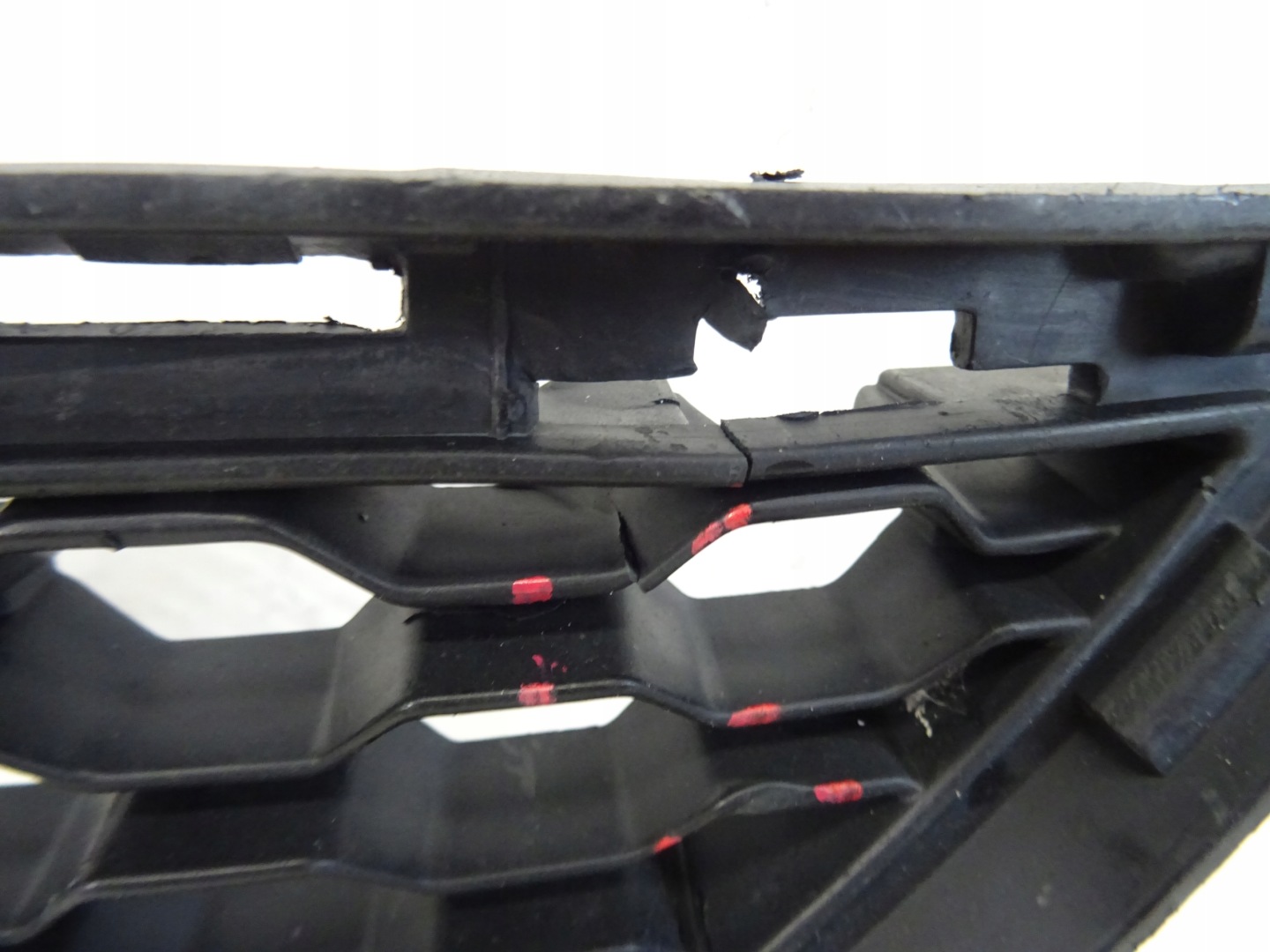 grid of a bumper front front central BMW 5 G30 G31 51118064930