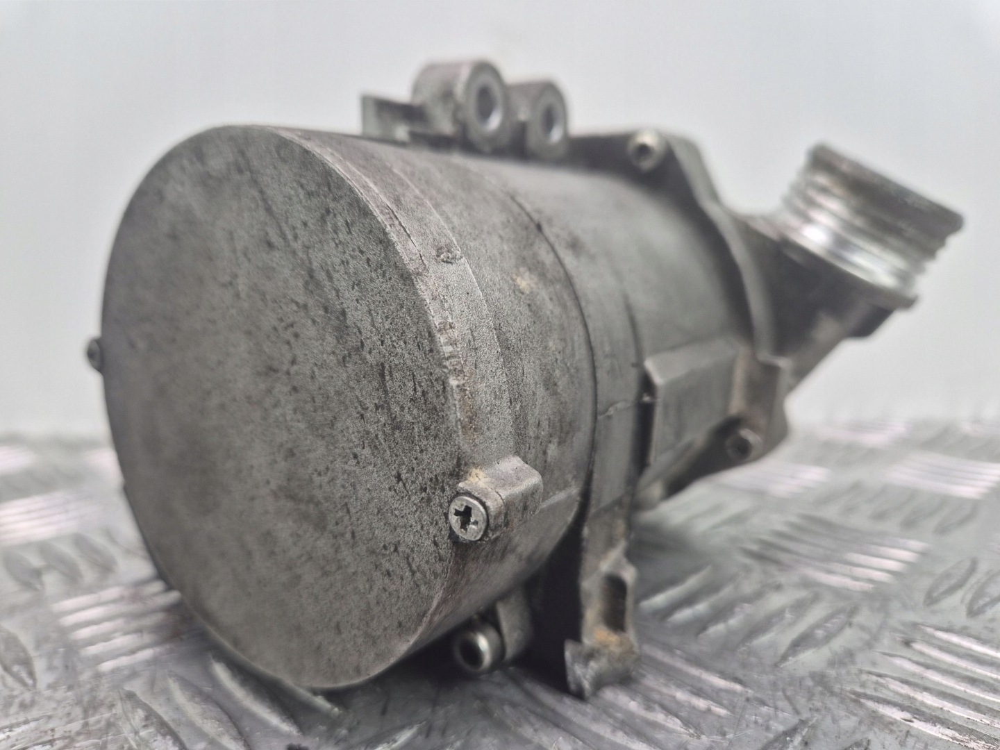 BMW 3 E90 E91 323i N52 water pump 7583836