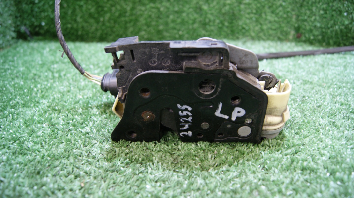 lock door left front VOLKSWAGEN EOS 9 PIN 1P1837015