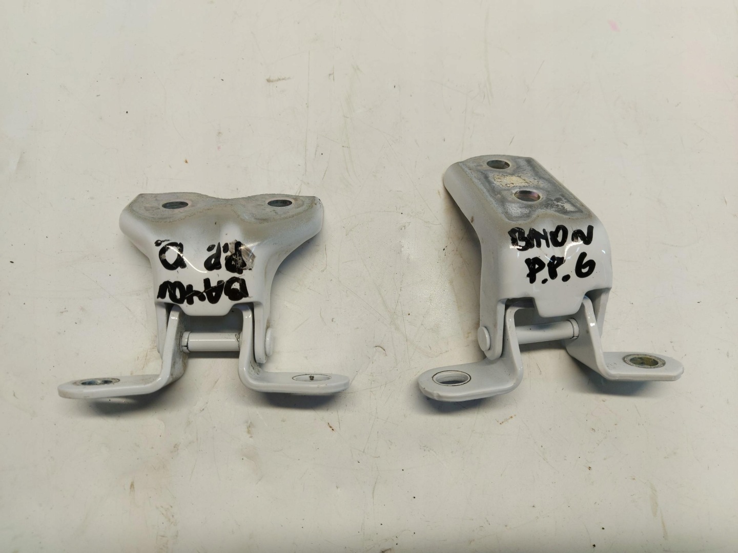 Hyundai Bayon 2023 hinge door right front lower upper komplet