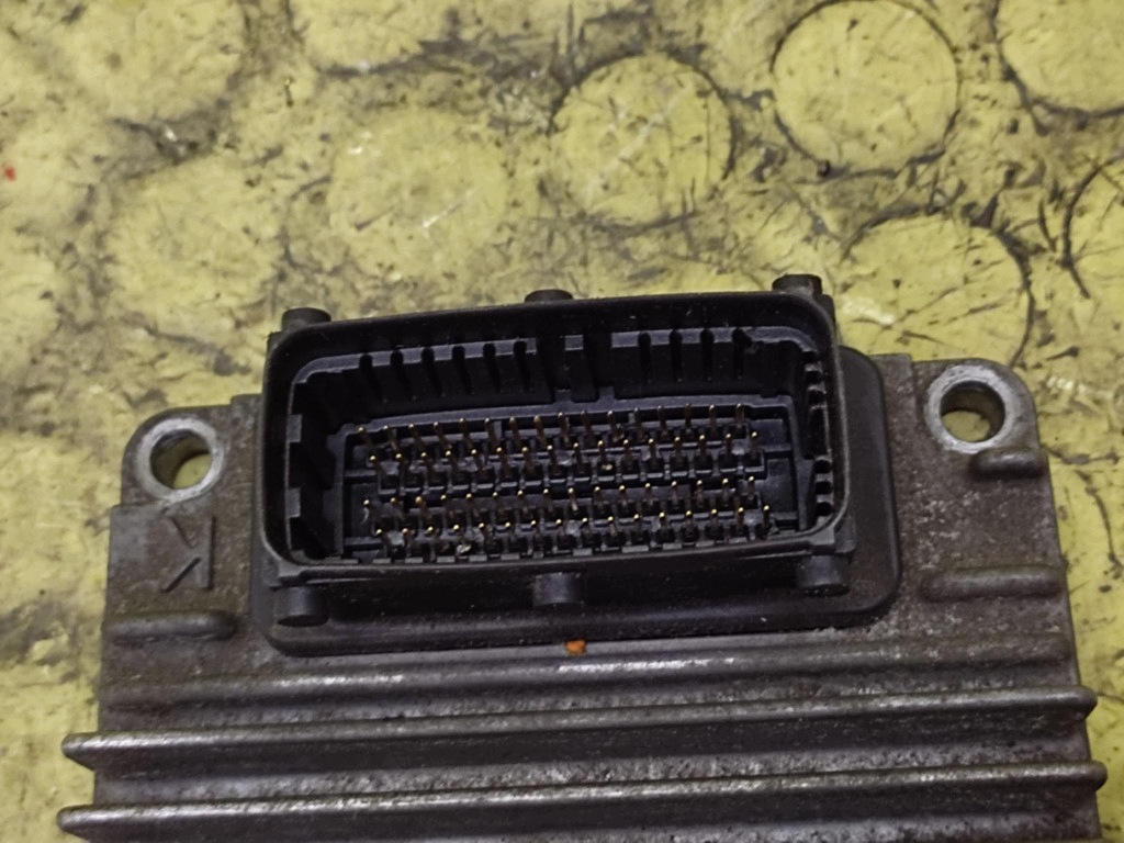 OPEL CORSA C unité de commande électronique uce moteur 09389429