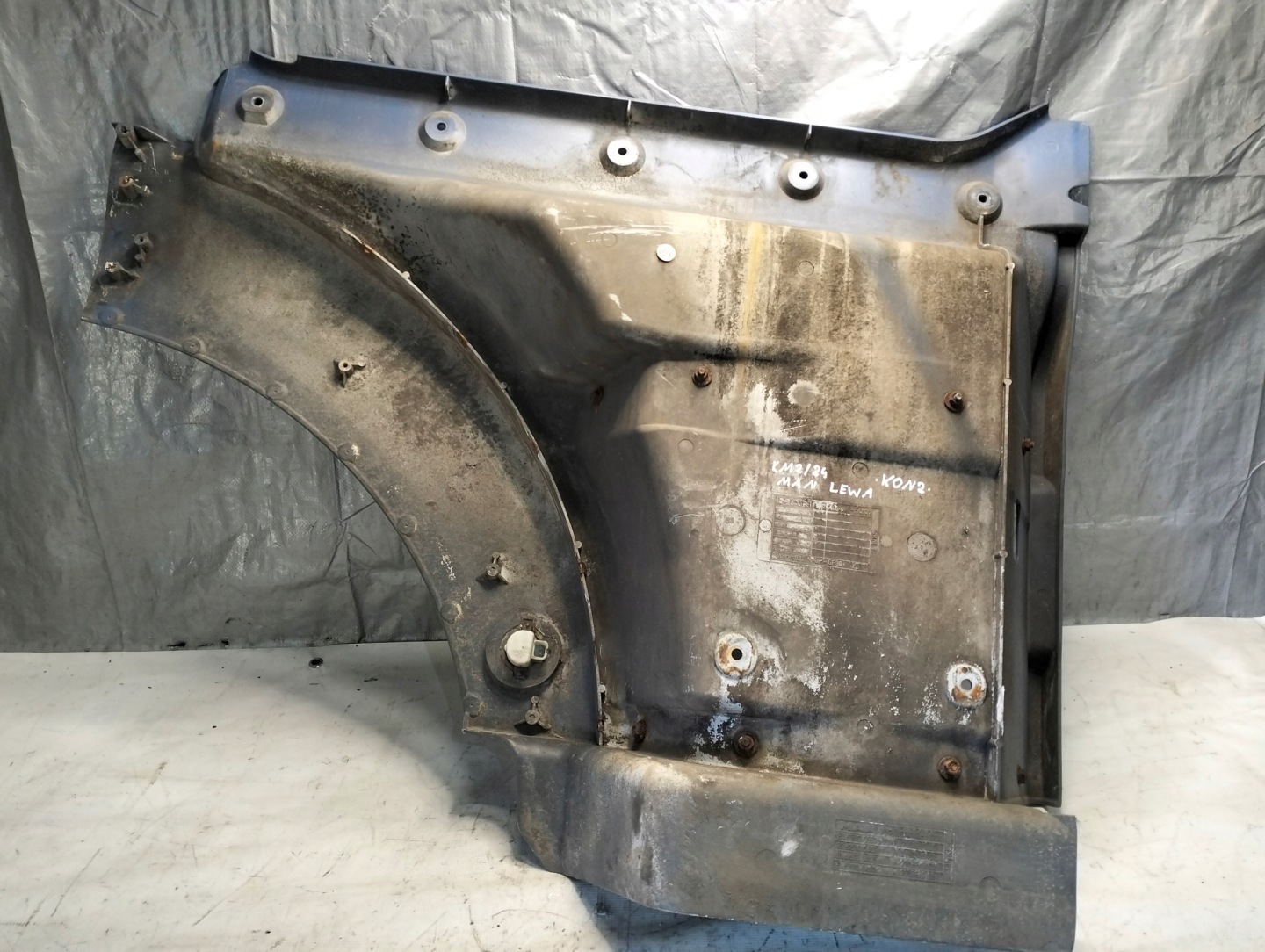 STOPNIE STOPNICA left MAN TGA 00-07r 8161510