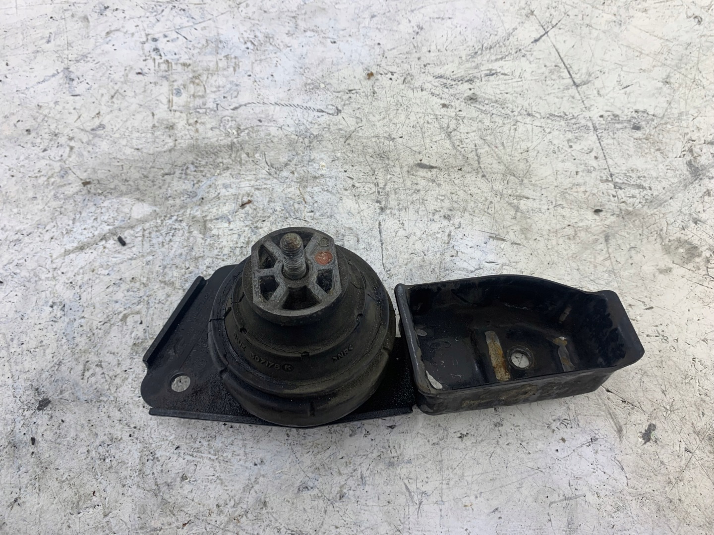 VW SHARAN and SEAT ALHAMBRA GALAXY MK1 engine mount 7M3199132R