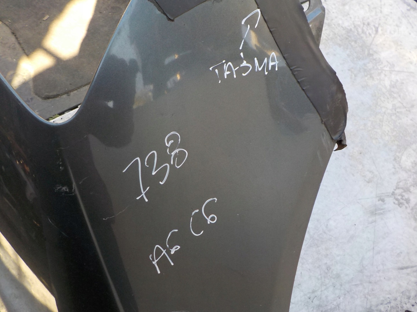 738 AUDI A6 C6 blatník pravý předek přední