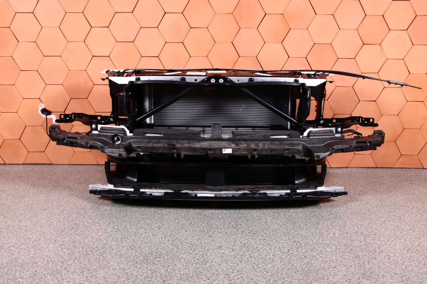BMW G30 G31 520i support panel for radiators radiator fan