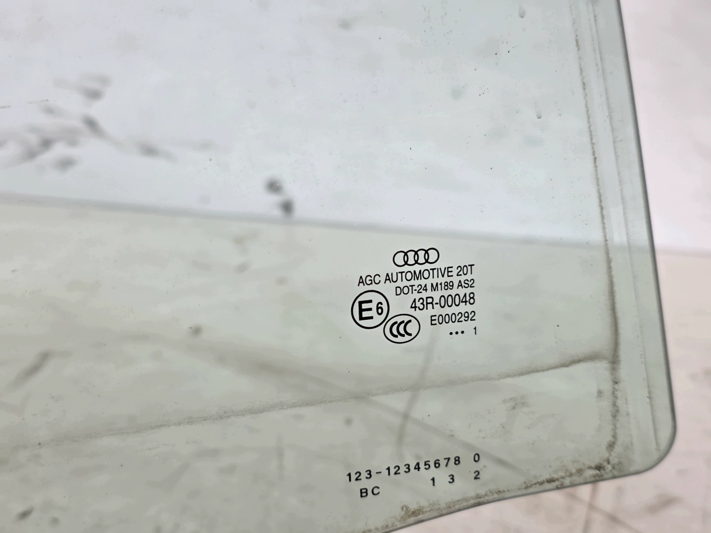 window side door right rear part AUDI Q5 8R 2011 year original