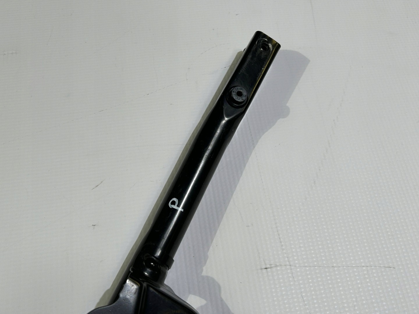 sider pillar console supports of the front right Chrysler Pacifica 2021
