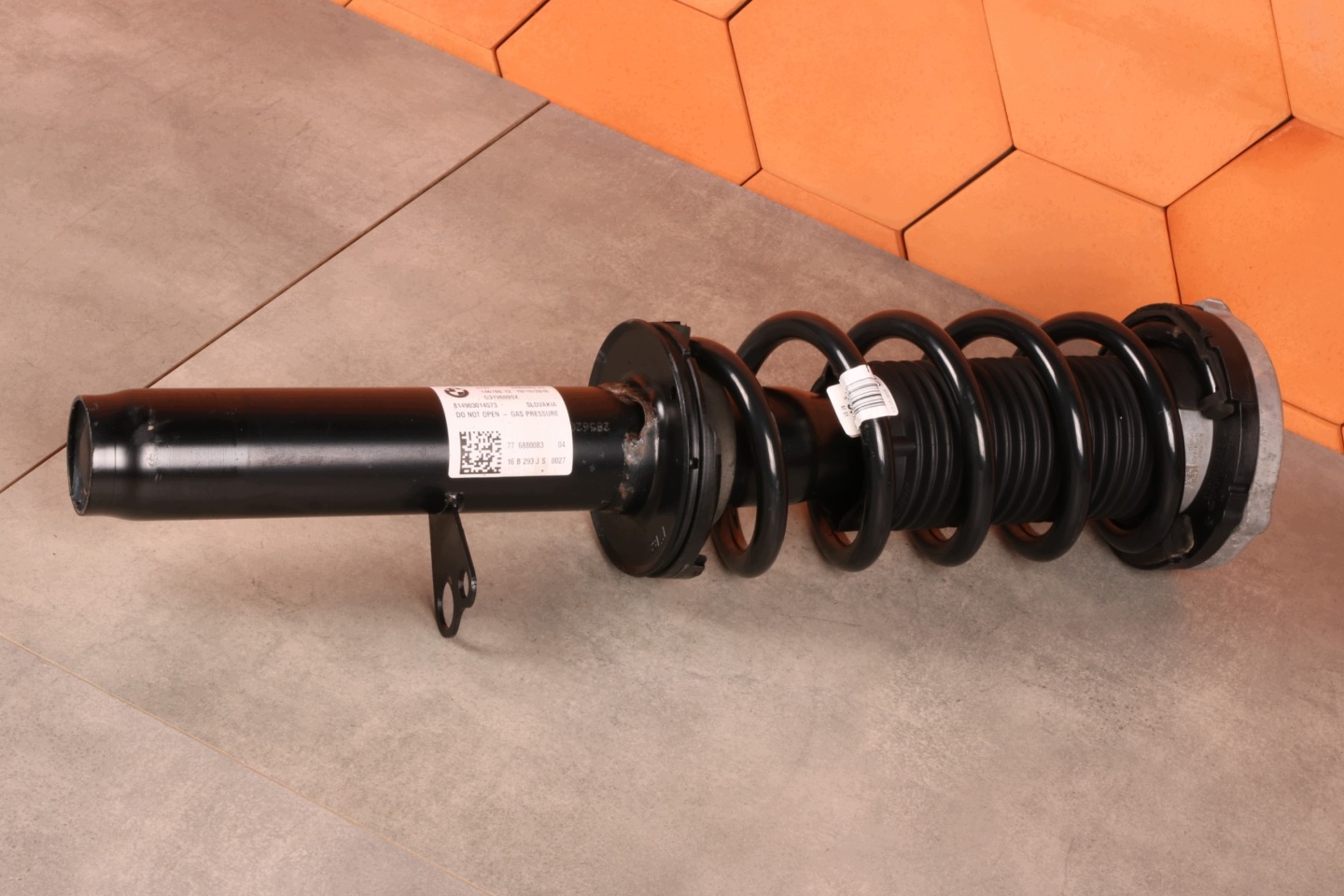 BMW 5' G31 530dX 540dX 540iX shock absorber left front front 6880083