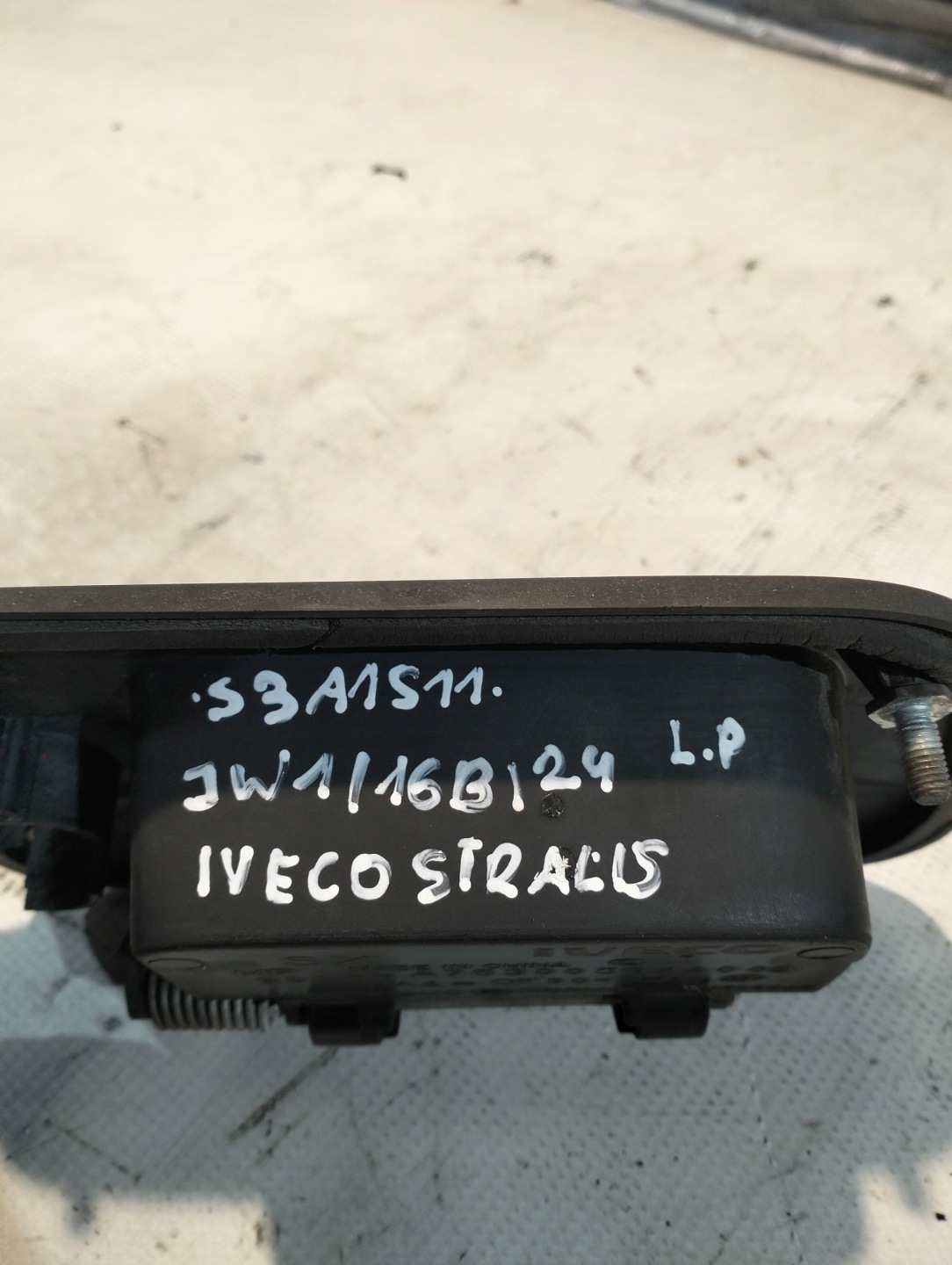 handle ZWNETRZNA left IVECO STALIS III 2007r 504308464