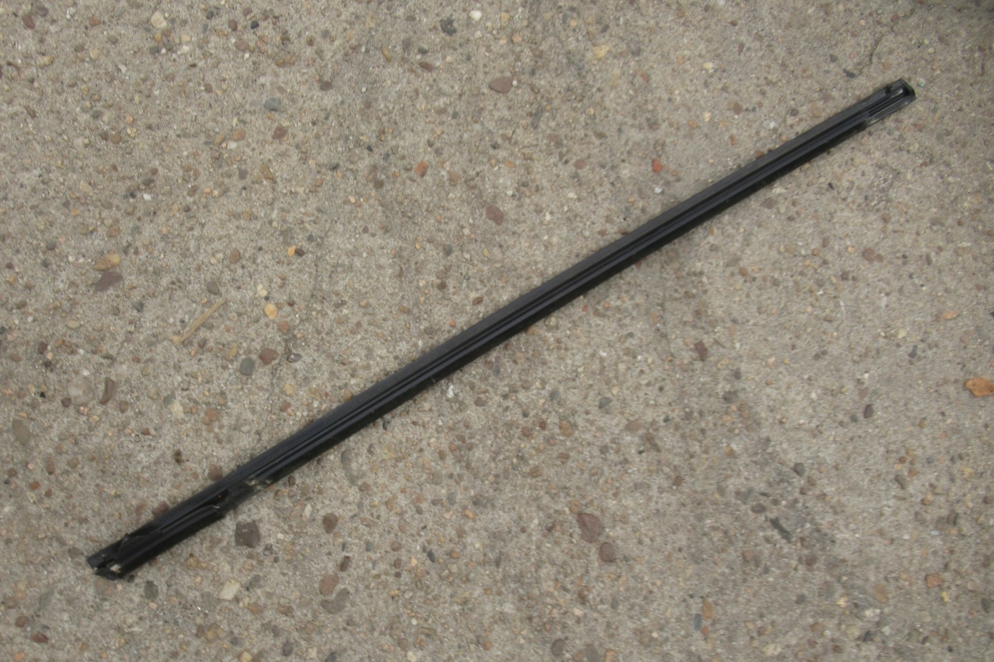 FORD FIESTA MK7 15R moulding dust left front