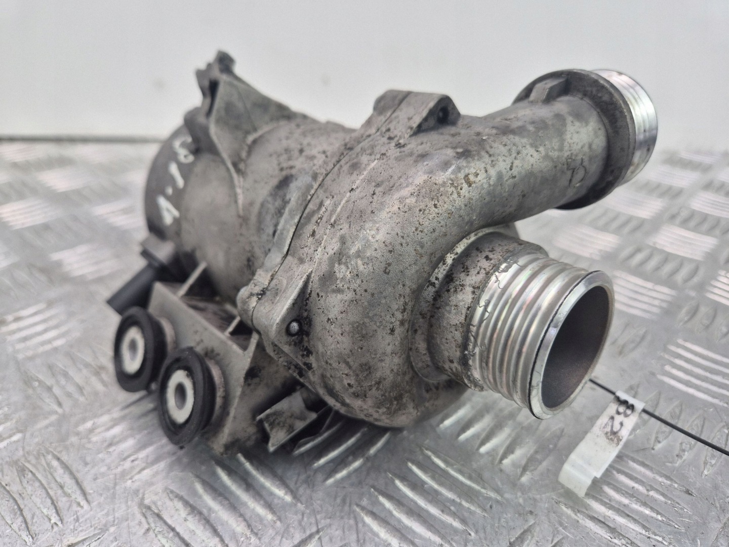 BMW 3 E90 E91 330i vízpumpa 7545201 N52B30AE