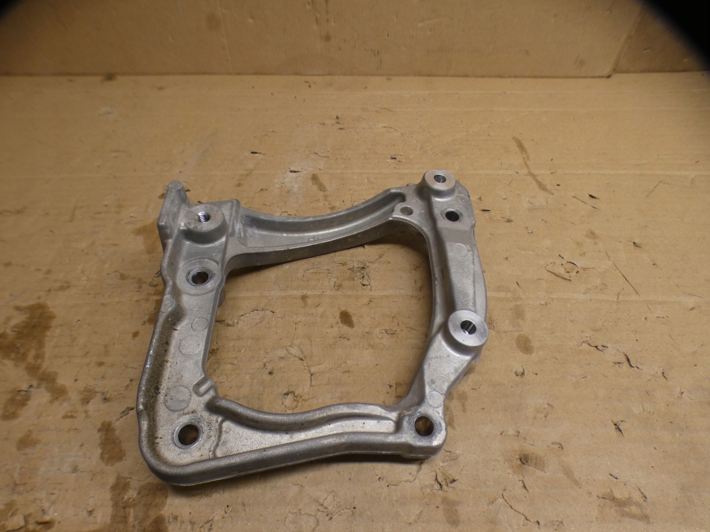 PEUGEOT 308T10 Support / Support plaque / 9851073980 / Console