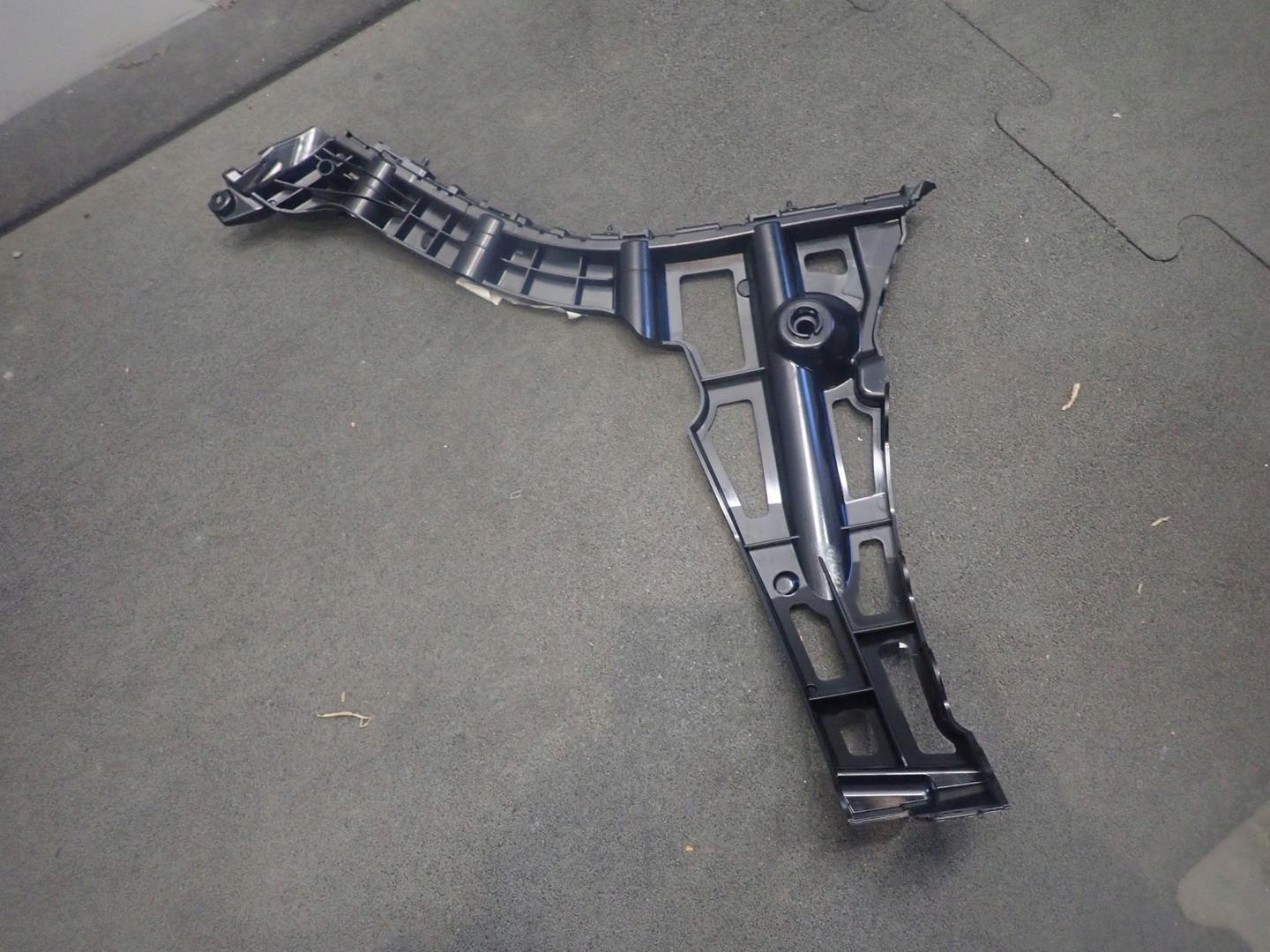 bumper bracket right rear part MERCEDES C-KLASA W206 21