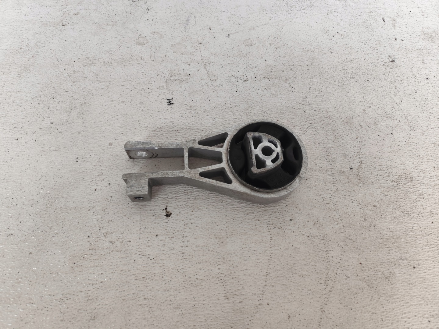 OPEL CORSA E 2015 1.0T gearbox mount