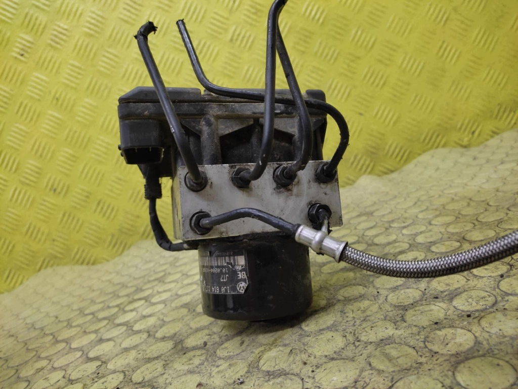 VW BORA pumpa ABS 1J0614117D