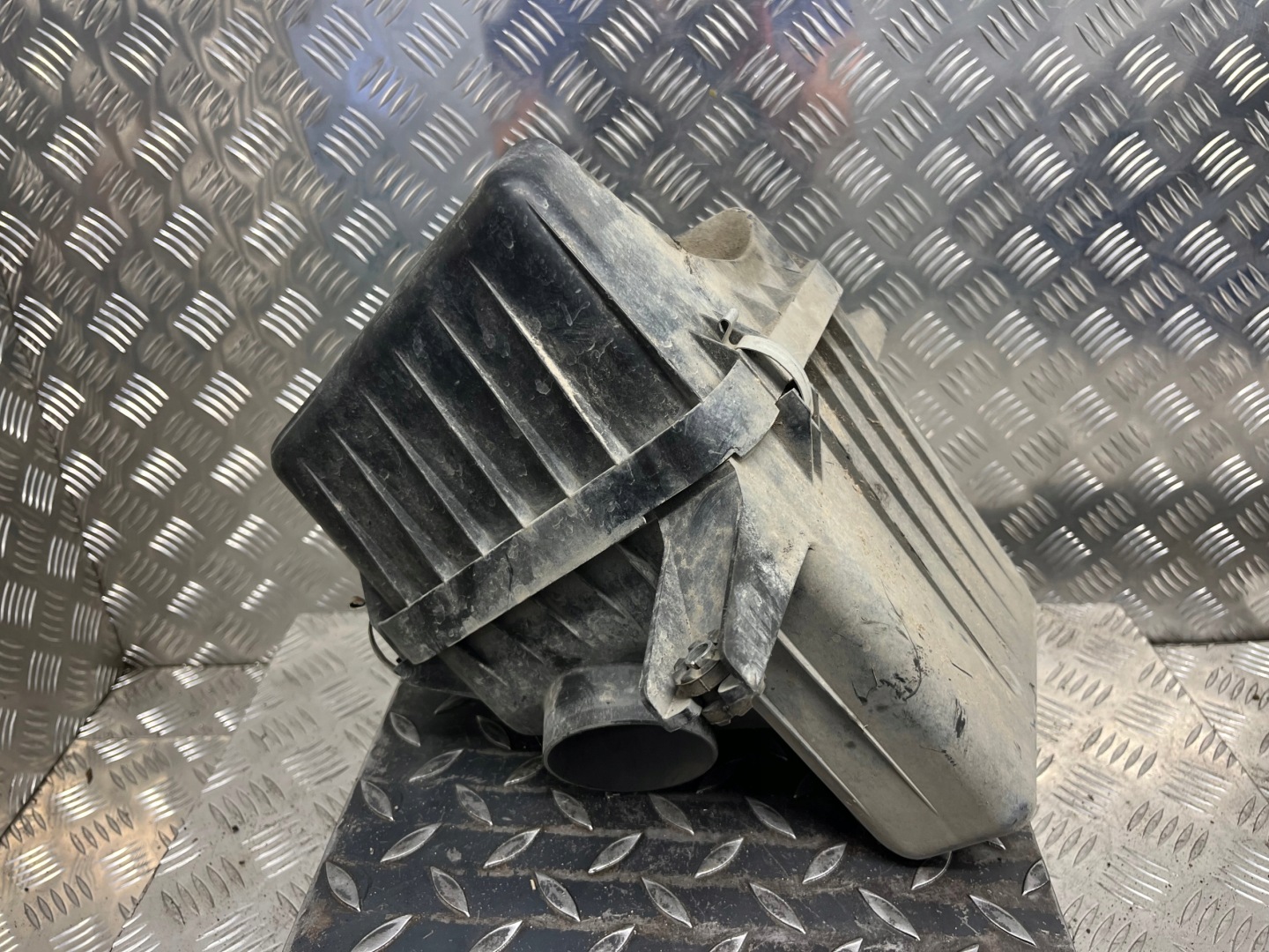 luftfiltergehäuse SUZUKI GRAND VITARA II 67J-A01