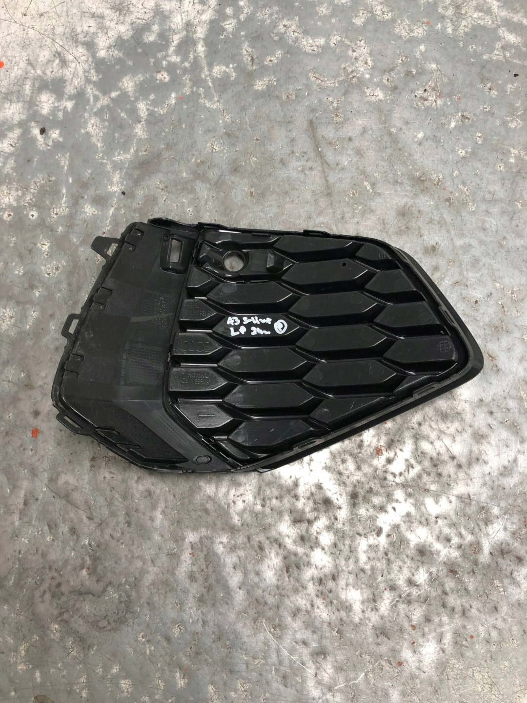 grid of a bumper left front AUDI A3 8Y S-LINE 8Y0807681B