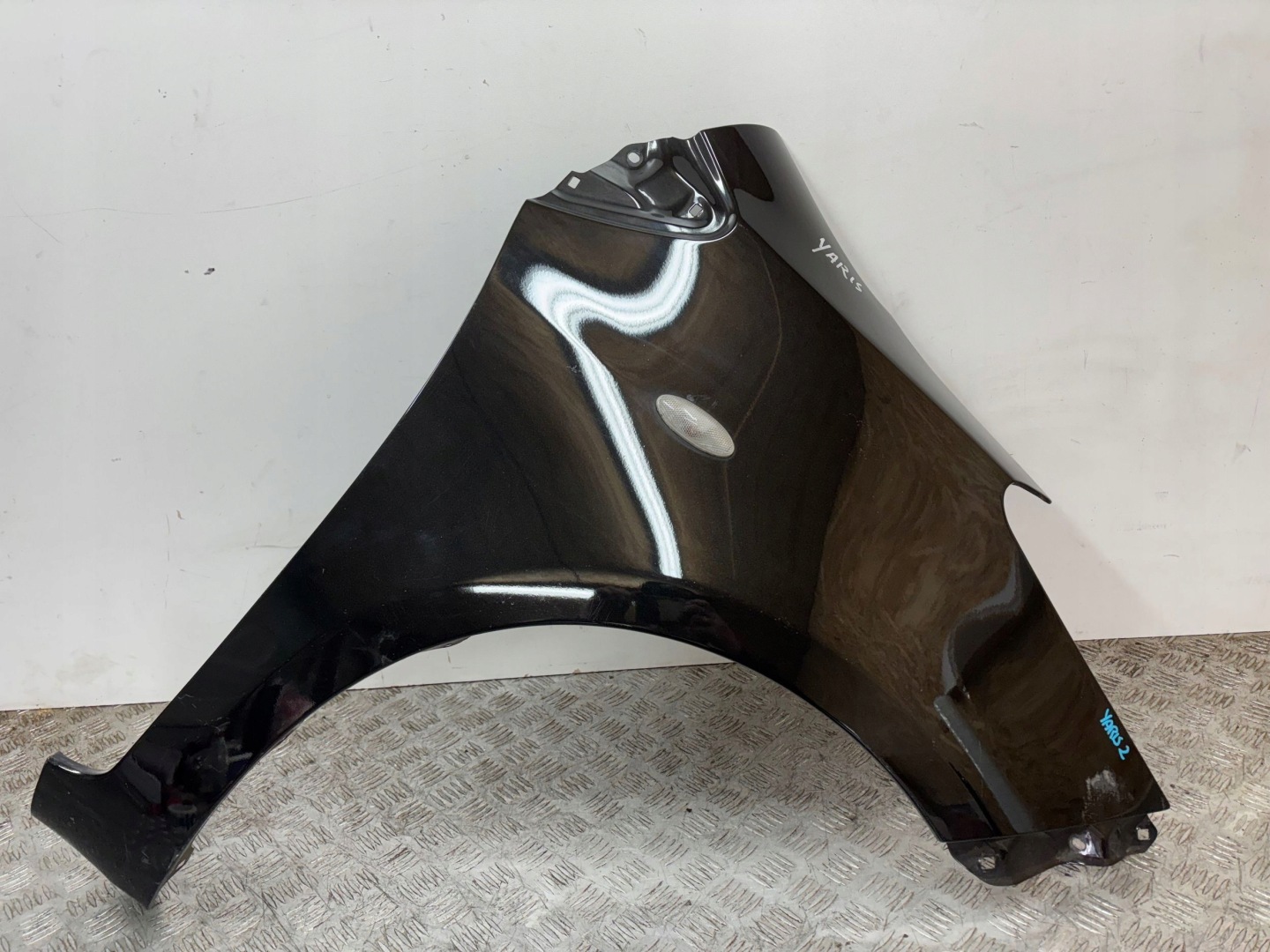 fender front front right TOYOTA YARIS II 2 06