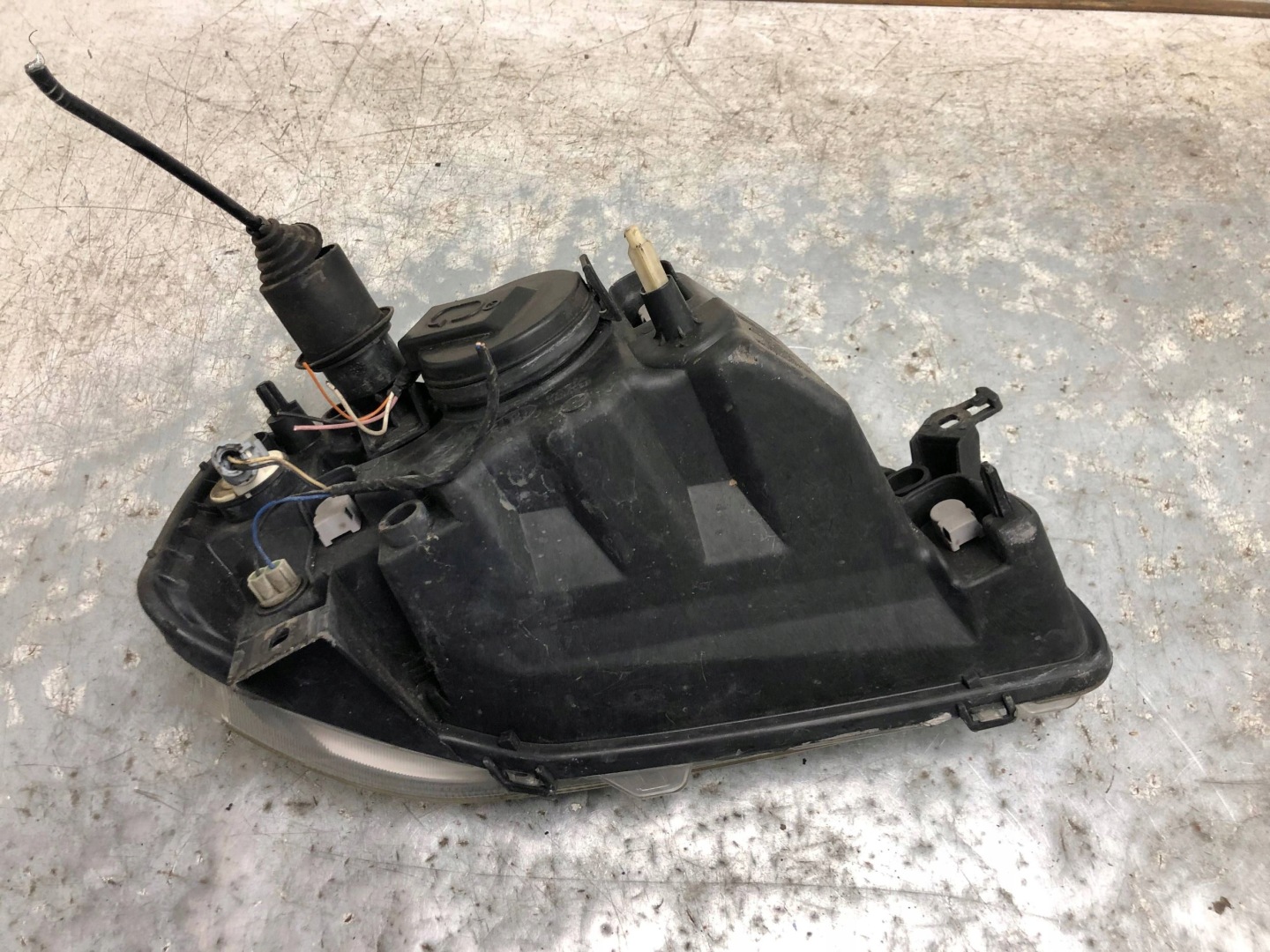 light left front DACIA LOGAN 8200211005
