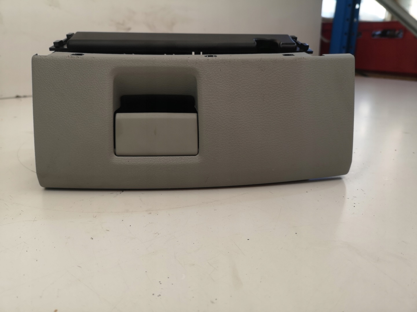 HANDSCHUHFACH SITZ RECHTS AUDI A3 8V 8V0881578
